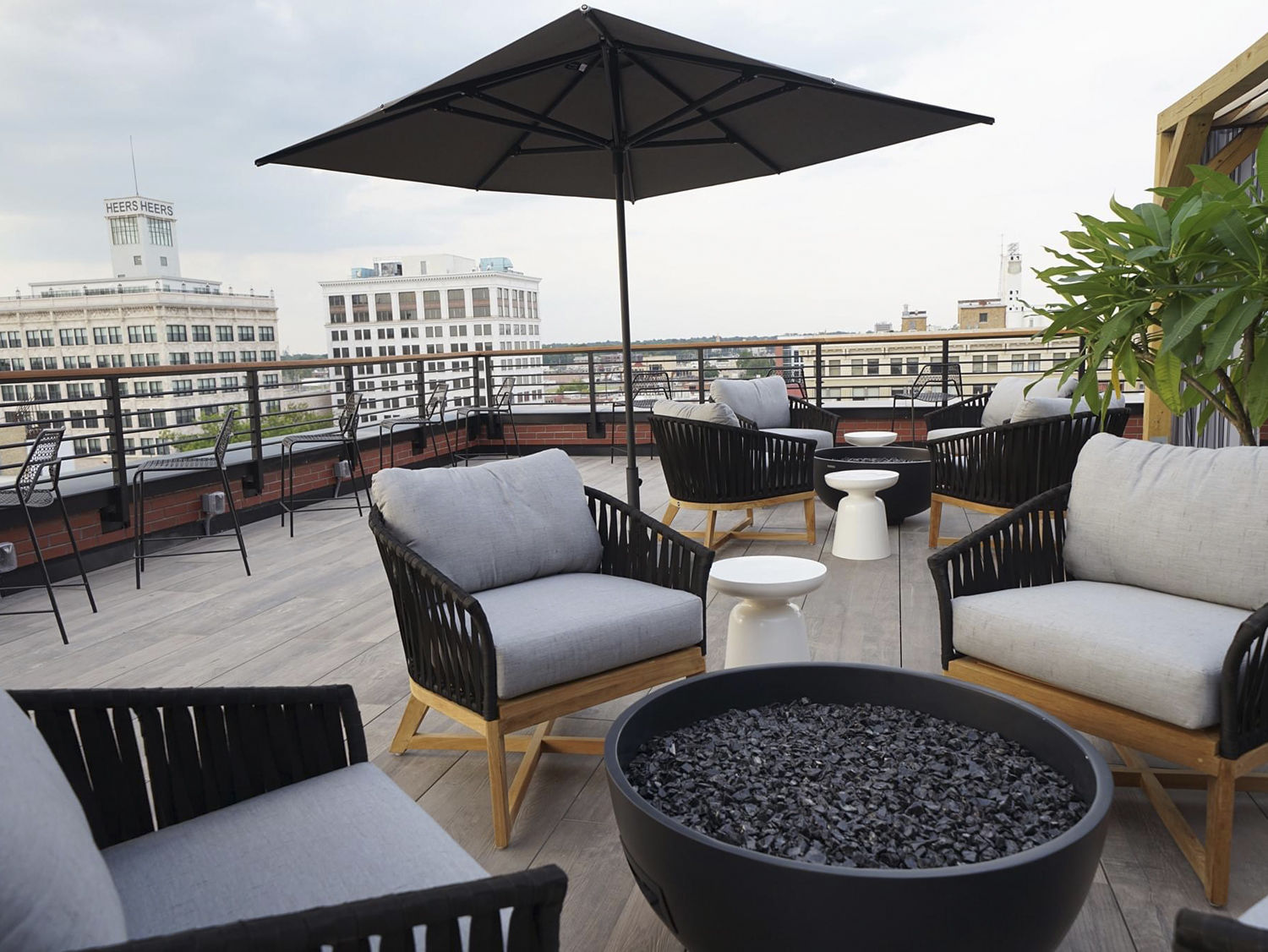 Vantage Rooftop Lounge & Conservatory
